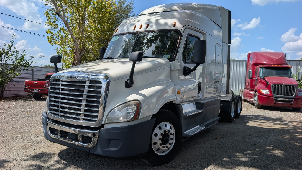 2014 Freightliner Cascadia Interior