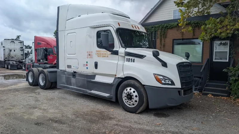 2019 Freightliner Cascadia 126 Sleeper Salvage Title Houston TX